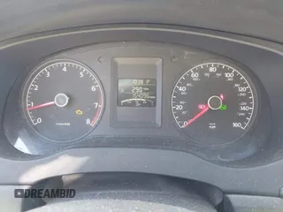 2014 Volkswagen Jetta S z VIN 3VW2K7AJ4EM256582, wystawiony jako IAAI lot #42115329 z przebiegiem 154 096 mil mil oraz . Historia ofert i sprzedaży dostępna na DreamBid. Obrazek 7.