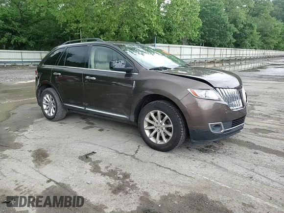 2011 Lincoln MKX z VIN 2LMDJ6JK5BBJ06463, wystawiony jako Copart lot #60041285 z przebiegiem 195 915 mil mil oraz Szkoda całkowita • Salvage title. Historia ofert i sprzedaży dostępna na DreamBid. Obrazek 14.