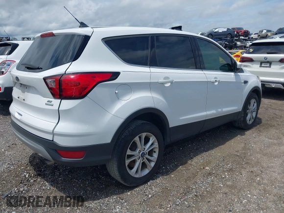 2019 Ford Escape SE z VIN 1FMCU0GD1KUA12322, wystawiony jako IAAI lot #42232033 z przebiegiem 141 764 mil mil oraz . Historia ofert i sprzedaży dostępna na DreamBid. Obrazek 4.