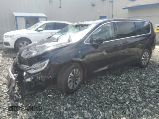2025 Chrysler Pacifica Hybrid Select with VIN 2C4RC1S78SR572778, listed as a Copart auction lot 61340395 with Not provided miles and Non repairable. Bid and sale history available at DreamBid. Image 1.