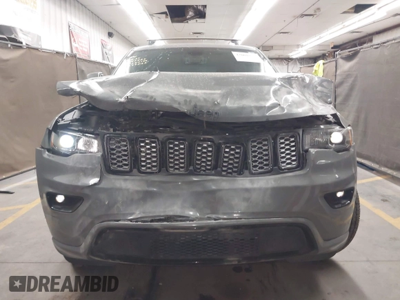 2020 Jeep Grand Cherokee Altitude z VIN 1C4RJFAG0LC163818, wystawiony jako IAAI lot #42009857 z przebiegiem 77 843 mil mil oraz . Historia ofert i sprzedaży dostępna na DreamBid. Obrazek 12.