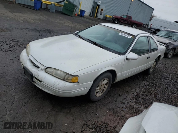 1997 Ford Thunderbird LX z VIN 1FALP62W2VH154138, wystawiony jako Copart lot #46281235 z przebiegiem 145 738 mil mil oraz Tytuł czysty. Historia ofert i sprzedaży dostępna na DreamBid. Obrazek 1.