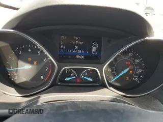 2017 Ford Escape SE z VIN 1FMCU0G92HUD20328, wystawiony jako Copart lot #55181485 z przebiegiem Nie podano mil oraz Szkoda całkowita • Salvage title. Historia ofert i sprzedaży dostępna na DreamBid. Obrazek 9.