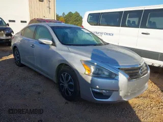 2014 Nissan Altima 2.5 with VIN 1N4AL3AP3EC117219, listed as a IAAI auction lot 40671640 with 240,520 mi miles. Bid and sale history available at carsss.com. Image 1.