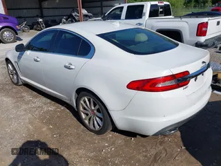 2015 Jaguar XF T Premium z VIN SAJWA0FS0FPU42472, wystawiony jako IAAI lot #42230649 z przebiegiem Nie podano mil oraz . Historia ofert i sprzedaży dostępna na DreamBid. Obrazek 3.