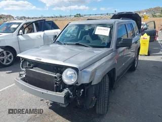 2015 Jeep Patriot Sport with VIN 1C4NJPBB7FD402500, listed as a IAAI auction lot 41912943 with 116,318 mi miles. Bid and sale history available at carsss.com. Image 2.