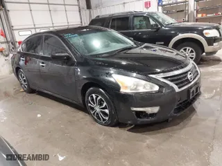2015 Nissan Altima 2.5 with VIN 1N4AL3APXFN323224, listed as a IAAI auction lot 41703148 with 173,441 mi miles. Bid and sale history available at carsss.com. Image 1.