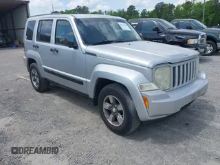 2008 Jeep Liberty Sport z VIN 1J8GN28K98W174572, wystawiony jako IAAI lot #42126341 z przebiegiem 165 908 mil mil oraz . Historia ofert i sprzedaży dostępna na DreamBid. Obrazek 1.