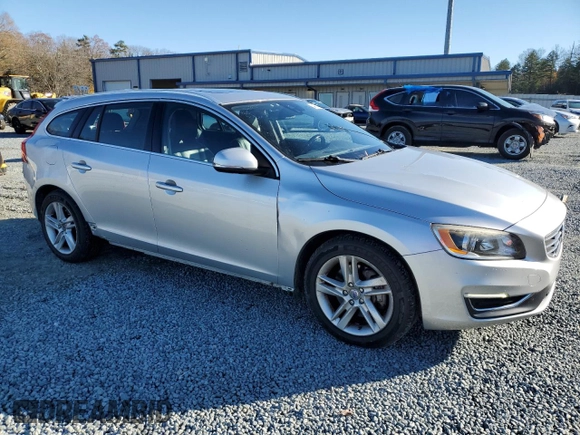 2015 Volvo V60 z VIN YV1612SD8F1212533, wystawiony jako Copart lot #84704784 z przebiegiem 150 988 mil mil oraz Czysty tytuł • Clean title. Historia ofert i sprzedaży dostępna na DreamBid. Obrazek 4.
