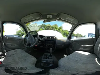 2001 Toyota Tacoma z VIN 5TENL42N81Z781994, wystawiony jako IAAI lot #42257348 z przebiegiem 196 508 mil mil oraz . Historia ofert i sprzedaży dostępna na DreamBid. Obrazek 18.