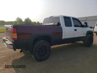 2002 Chevrolet Silverado 2500 LS z VIN 1GCGK29U32Z330420, wystawiony jako Copart lot #59506425 z przebiegiem 266 435 mil mil oraz Szkoda całkowita • Salvage title. Historia ofert i sprzedaży dostępna na DreamBid. Obrazek 3.