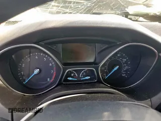 2018 Ford Focus SE z VIN 1FADP3F29JL225126, wystawiony jako Copart lot #52817265 z przebiegiem Nie podano mil oraz Szkoda całkowita • Salvage title. Historia ofert i sprzedaży dostępna na DreamBid. Obrazek 9.