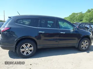 2015 Chevrolet Traverse LT z VIN 1GNKRGKD1FJ229238, wystawiony jako IAAI lot #42543288 z przebiegiem 285 667 mil mil oraz . Historia ofert i sprzedaży dostępna na DreamBid. Obrazek 13.
