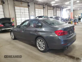2017 BMW 3 Series 320i xDrive z VIN WBA8A3C30HK693057, wystawiony jako Copart lot #55702505 z przebiegiem 128 182 mil mil oraz Czysty tytuł • Clean title. Historia ofert i sprzedaży dostępna na DreamBid. Obrazek 2.