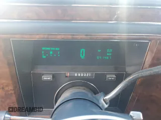 1992 Cadillac Brougham z VIN 1G6DW54E9NR713312, wystawiony jako Copart lot #71659794 z przebiegiem 41 467 mil mil oraz Tytuł czysty. Historia ofert i sprzedaży dostępna na DreamBid. Obrazek 9.