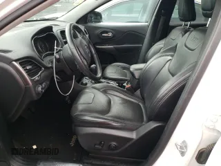 2019 Jeep Cherokee Limited z VIN 1C4PJMDX4KD336966, wystawiony jako Copart lot #55577615 z przebiegiem 83 815 mil mil oraz Szkoda całkowita • Salvage title. Historia ofert i sprzedaży dostępna na DreamBid. Obrazek 7.