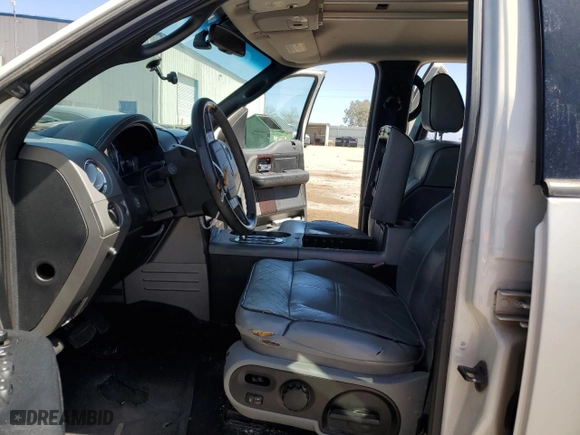 2006 Lincoln Mark LT with VIN 5LTPW16576FJ24033, listed as a Copart auction lot 49917745 with 217,986 mi miles and Clean Title. Bid and sale history available at carsss.com. Image 7.