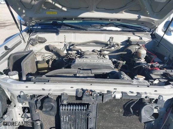 2005 Toyota Tundra SR5 with VIN 5TBDT44165S499774, listed as a IAAI auction lot 41417325 with 220,476 mi miles. Bid and sale history available at carsss.com. Image 10.