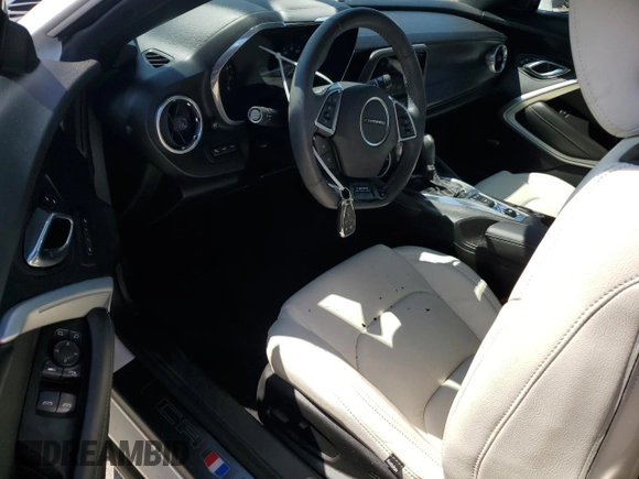2017 Chevrolet Camaro 2LT z VIN 1G1FD3DS9H0211326, wystawiony jako Copart lot #73883384 z przebiegiem Nie podano mil oraz Nie do naprawy • Non repairable. Historia ofert i sprzedaży dostępna na DreamBid. Obrazek 8.