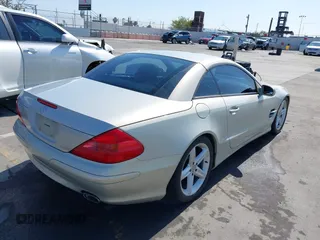 2003 Mercedes-Benz SL 500 z VIN WDBSK75F63F011626, wystawiony jako IAAI lot #42475993 z przebiegiem 83 471 mil mil oraz . Historia ofert i sprzedaży dostępna na DreamBid. Obrazek 4.