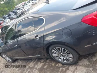 2016 Kia Cadenza Premium z VIN KNALN4D74G5218076, wystawiony jako IAAI lot #42123328 z przebiegiem 184 792 mil mil oraz . Historia ofert i sprzedaży dostępna na DreamBid. Obrazek 14.