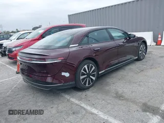 2023 Lucid Air Pure z VIN 50EA1PFA4PA006331, wystawiony jako IAAI lot #42213426 z przebiegiem 13 287 mil mil oraz . Historia ofert i sprzedaży dostępna na DreamBid. Obrazek 4.