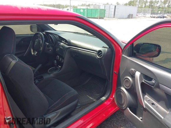 2013 Scion tC z VIN JTKJF5C75D3050222, wystawiony jako IAAI lot #42283520 z przebiegiem 95 129 mil mil oraz . Historia ofert i sprzedaży dostępna na DreamBid. Obrazek 5.