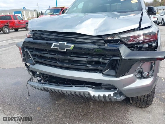 2023 Chevrolet Colorado 4WD Z71 with VIN 1GCPTDEK6P1137701, listed as a IAAI auction lot 40774940 with 10,818 mi miles. Bid and sale history available at carsss.com. Image 6.