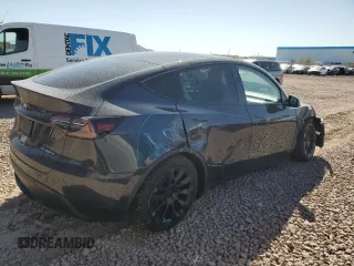 2024 Tesla Model Y Long Range with VIN 7SAYGDEE9RA221380, listed as a Copart auction lot 47516705 with 10,930 mi miles and Salvage Title. Bid and sale history available at DreamBid. Image 3.