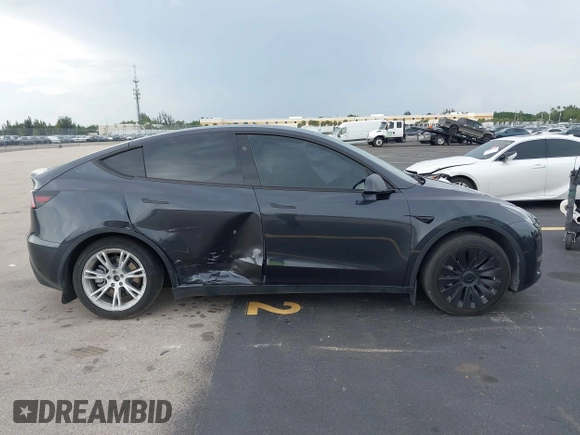 2024 Tesla Model Y z VIN 7SAYGDED3RF041788, wystawiony jako IAAI lot #42644453 z przebiegiem 22 189 mil mil oraz . Historia ofert i sprzedaży dostępna na DreamBid. Obrazek 13.