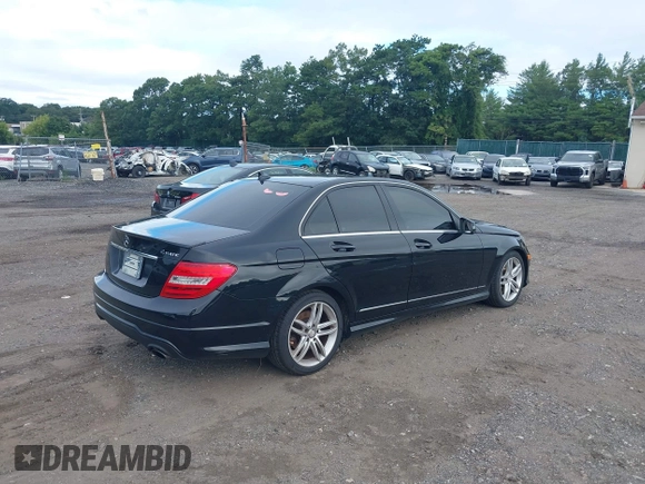 2014 Mercedes-Benz C-Class C 300 Sport with VIN WDDGF8AB5ER318846, listed as a IAAI auction lot 40087045 with 999,999 mi miles. Bid and sale history available at carsss.com. Image 4.