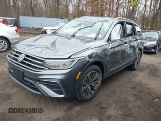 2024 Volkswagen Tiguan Wolfsburg Edition z VIN 3VV5B7AX4RM230768, wystawiony jako IAAI lot #41633709 z przebiegiem 107 mil mil oraz . Historia ofert i sprzedaży dostępna na DreamBid. Obrazek 17.