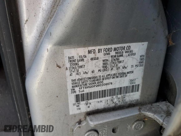 2006 Ford F-250 XL z VIN 1FTSW20P26ED39578, wystawiony jako Copart lot #59006245 z przebiegiem 241 298 mil mil oraz Szkoda całkowita • Salvage title. Historia ofert i sprzedaży dostępna na DreamBid. Obrazek 12.