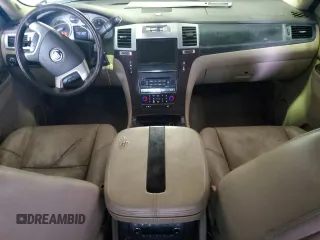 2011 Cadillac Escalade ESV Premium z VIN 1GYS4JEF0BR113052, wystawiony jako Copart lot #88556445 z przebiegiem 228 919 mil mil oraz Szkoda całkowita • Salvage title. Historia ofert i sprzedaży dostępna na DreamBid. Obrazek 8.