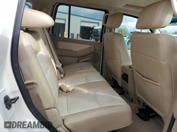 2008 Mercury Mountaineer Premier z VIN 4M2EU38E28UJ12342, wystawiony jako Copart lot #49154215 z przebiegiem 107 402 mil mil oraz Nie do naprawy • Non repairable. Historia ofert i sprzedaży dostępna na DreamBid. Obrazek 11.