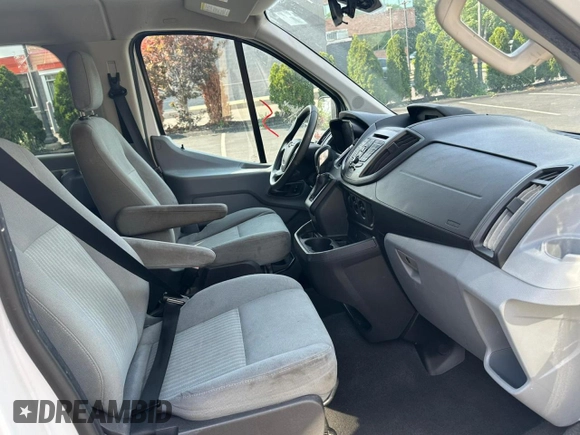 2018 Ford Transit Passenger XL z VIN 1FBZX2ZM4JKA99811, wystawiony jako Copart lot #64906155 z przebiegiem 172 355 mil mil oraz Czysty tytuł • Clean title. Historia ofert i sprzedaży dostępna na DreamBid. Obrazek 7.