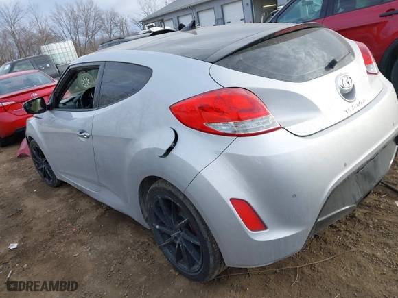 2015 Hyundai Veloster RE:FLEX with VIN KMHTC6AD8FU233646, listed as a IAAI auction lot 41719338 with 171,110 mi miles. Bid and sale history available at carsss.com. Image 3.