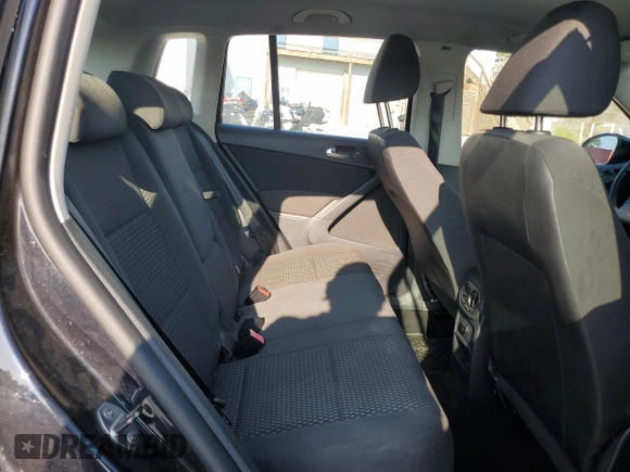 2010 Volkswagen Tiguan S z VIN WVGBV7AX3AW516605, wystawiony jako Copart lot #64825855 z przebiegiem 116 833 mil mil oraz Czysty tytuł • Clean title. Historia ofert i sprzedaży dostępna na DreamBid. Obrazek 11.