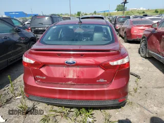2013 Ford Focus SE z VIN 1FADP3F27DL114711, wystawiony jako Copart lot #66112415 z przebiegiem 121 197 mil mil oraz Czysty tytuł • Clean title. Historia ofert i sprzedaży dostępna na DreamBid. Obrazek 6.