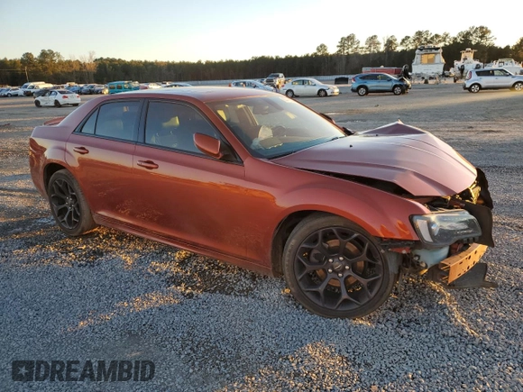 2020 Chrysler 300 S z VIN 2C3CCABG1LH255488, wystawiony jako Copart lot #83475054 z przebiegiem 98 252 mil mil oraz Szkoda całkowita • Salvage title. Historia ofert i sprzedaży dostępna na DreamBid. Obrazek 4.