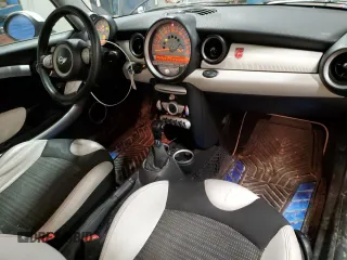 2010 MINI Hardtop z VIN WMWMF3C55ATZ67130, wystawiony jako Copart lot #51225575 z przebiegiem 200 279 mil mil oraz Szkoda całkowita • Salvage title. Historia ofert i sprzedaży dostępna na DreamBid. Obrazek 8.