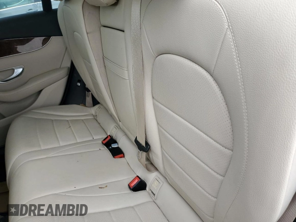 2016 Mercedes-Benz GLC 300 z VIN WDC0G4JB5GF093991, wystawiony jako Copart lot #45162625 z przebiegiem 159 985 mil mil oraz Szkoda całkowita • Salvage title. Historia ofert i sprzedaży dostępna na DreamBid. Obrazek 10.