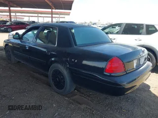 2010 Ford Police Interceptor z VIN 2FABP7BVXAX132102, wystawiony jako IAAI lot #42655141 z przebiegiem 117 021 mil mil oraz . Historia ofert i sprzedaży dostępna na DreamBid. Obrazek 3.