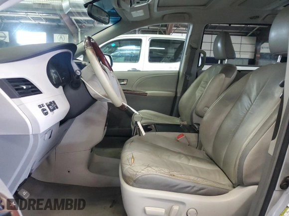 2011 Toyota Sienna XLE z VIN 5TDDK3DC4BS006272, wystawiony jako Copart lot #65144215 z przebiegiem 270 006 mil mil oraz Czysty tytuł • Clean title. Historia ofert i sprzedaży dostępna na DreamBid. Obrazek 7.