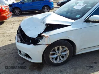 2017 Volkswagen Passat S z VIN 1VWAT7A39HC070407, wystawiony jako IAAI lot #41529297 z przebiegiem 99 427 mil mil oraz . Historia ofert i sprzedaży dostępna na DreamBid. Obrazek 6.