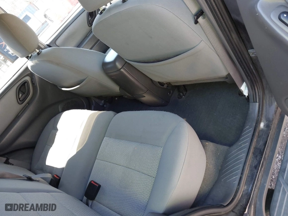 2007 Ford Escape XLT with VIN 1FMCU03147KB80499, listed as a IAAI auction lot 41897541 with 190,743 mi miles. Bid and sale history available at carsss.com. Image 8.