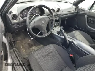 1999 Mazda MX-5 Miata z VIN JM1NB3539X0107918, wystawiony jako Copart lot #56693795 z przebiegiem 42 518 mil mil oraz Czysty tytuł • Clean title. Historia ofert i sprzedaży dostępna na DreamBid. Obrazek 8.