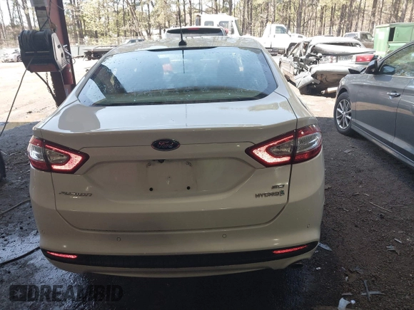 2014 Ford Fusion SE Hybrid with VIN 3FA6P0LU0ER373945, listed as a IAAI auction lot 41810533 with 82,177 mi miles. Bid and sale history available at carsss.com. Image 16.