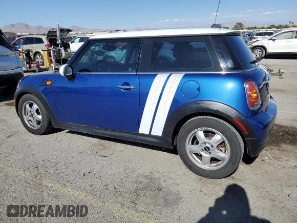 2009 MINI Hardtop z VIN WMWMF33539TW72829, wystawiony jako Copart lot #55307945 z przebiegiem 136 288 mil mil oraz Szkody całkowita. Historia ofert i sprzedaży dostępna na DreamBid. Obrazek 2.