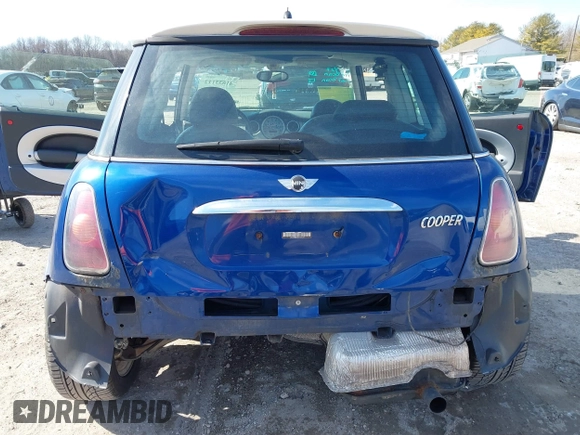2002 MINI Hardtop with VIN WMWRC33482TC36492, listed as a IAAI auction lot 41633112 with 133,672 mi miles and . Bid and sale history available at DreamBid. Image 17.
